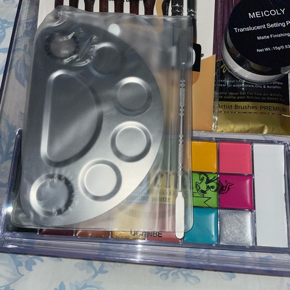 Bundle of Face Painting Sets and 2 sets of Brushes with 3 Paint Sticks - Picture 6 of 16